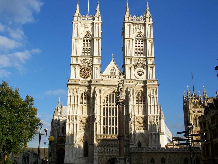 Westminster Abby s věžními jednoručkovými hodinami. Zdroj: commons.wikimedia.org